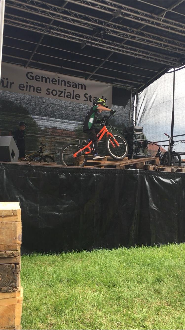 Trialshow der TSV Trialer beim Tigerentenrennen in Kassel