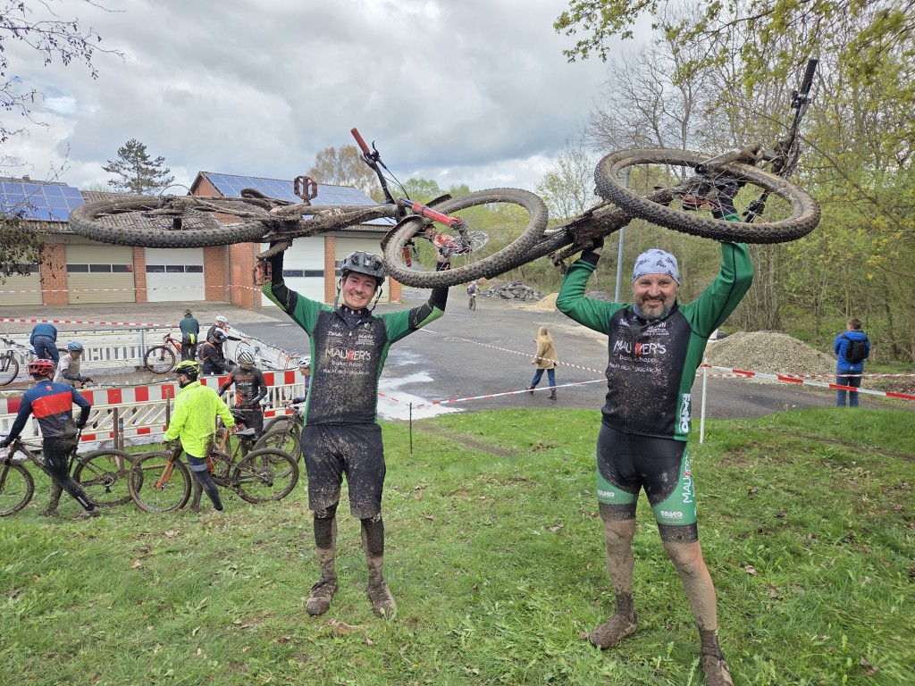  Schlammschlacht beim Bike-Marathon: Funbiker trotzen dem Kellerwald